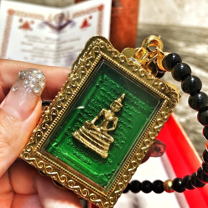 泰国国宝正宗血统的佛牌万佛之王的崇迪佛可以给你带来一切的好运