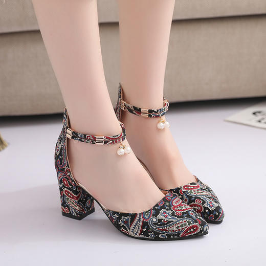 HY-701新款粗跟百搭浅口民族风一字扣女鞋 商品图0