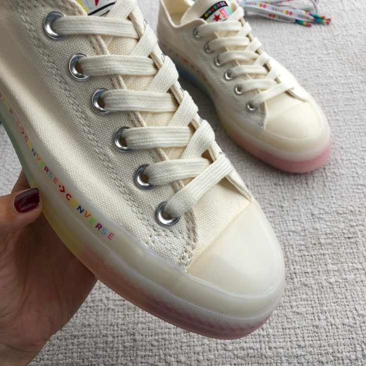 匡威彩虹果冻鞋