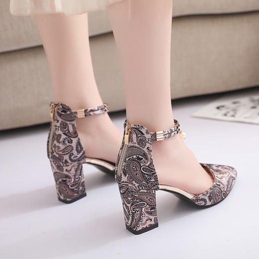 HY-701新款粗跟百搭浅口民族风一字扣女鞋 商品图1