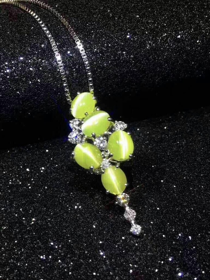 金绿猫眼吊坠&项链 超漂亮 绝对值得入 眼线非常明显犀利 猫眼石:2.