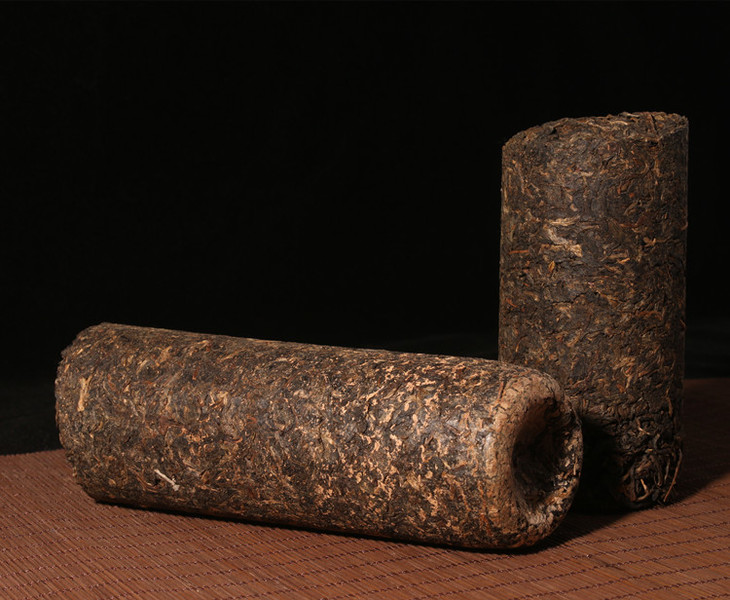 2100尾货02年老班章古树茶柱仅剩下3600克撬开400克一份出售仅4份