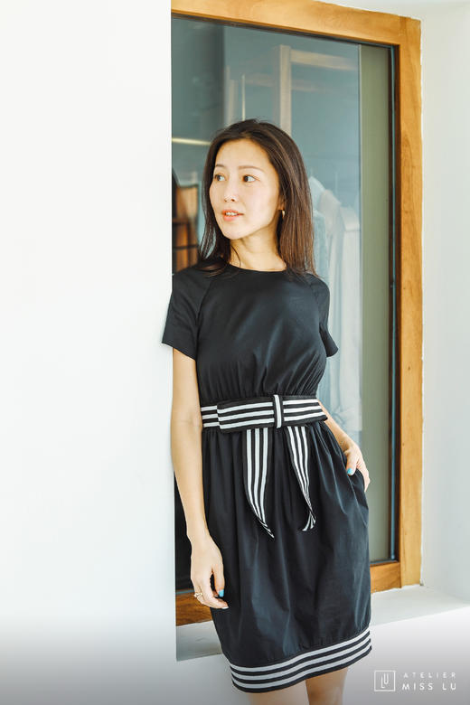 AtelierMissLu / Gill-黑色蝴蝶结收腰连身裙 商品图4