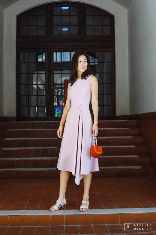 AtelierMissLu / Lidia-荔枝粉金属扣装饰连身裙 商品图0