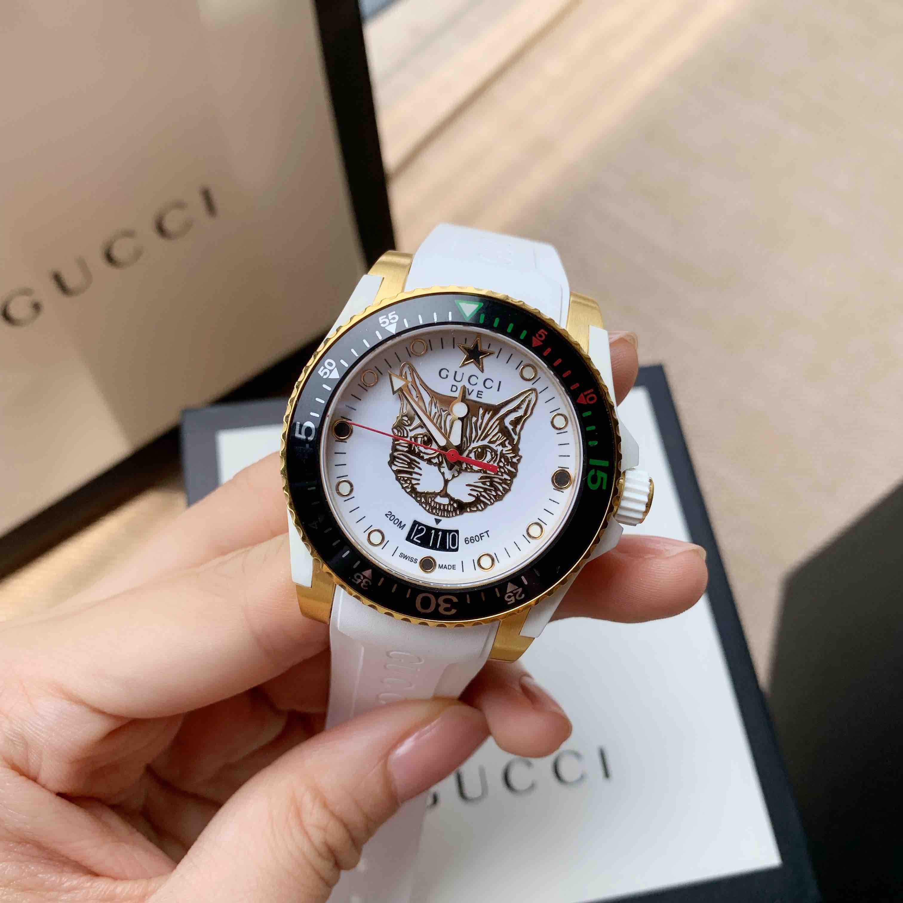 限老客渠道精致的猫科浮雕白金dive腕表