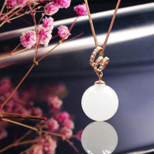 18k玫瑰金和田玉(白玉)镶钻玉珠吊坠--云雾缭绕 / 玉珠12mm