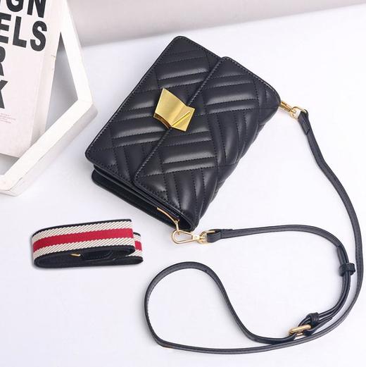 【服饰鞋包】菱格单肩斜跨牛皮气质风琴包小包 商品图0