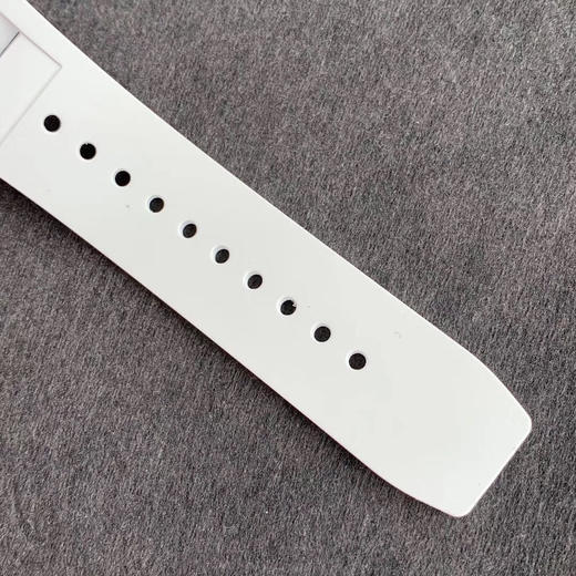 KV最新款“深邃绿”Richard Mille 理查德·米勒KV版本RM055 表圈和底盖采用纳米陶瓷复合材料，具有耐划伤性和抗变色性 商品图6