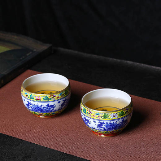 黄地/红地珐琅彩青花鱼藻纹莲纹杯 商品图1
