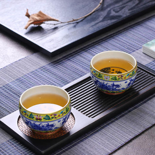 黄地/红地珐琅彩青花鱼藻纹莲纹杯 商品图4