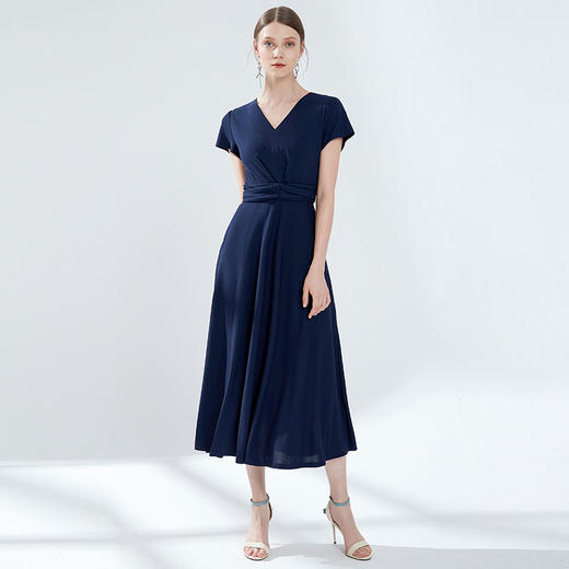 EITIE爱特爱女装夏季新品V领时尚气质收腰垂坠褶皱长款连衣裙5907690 商品图1
