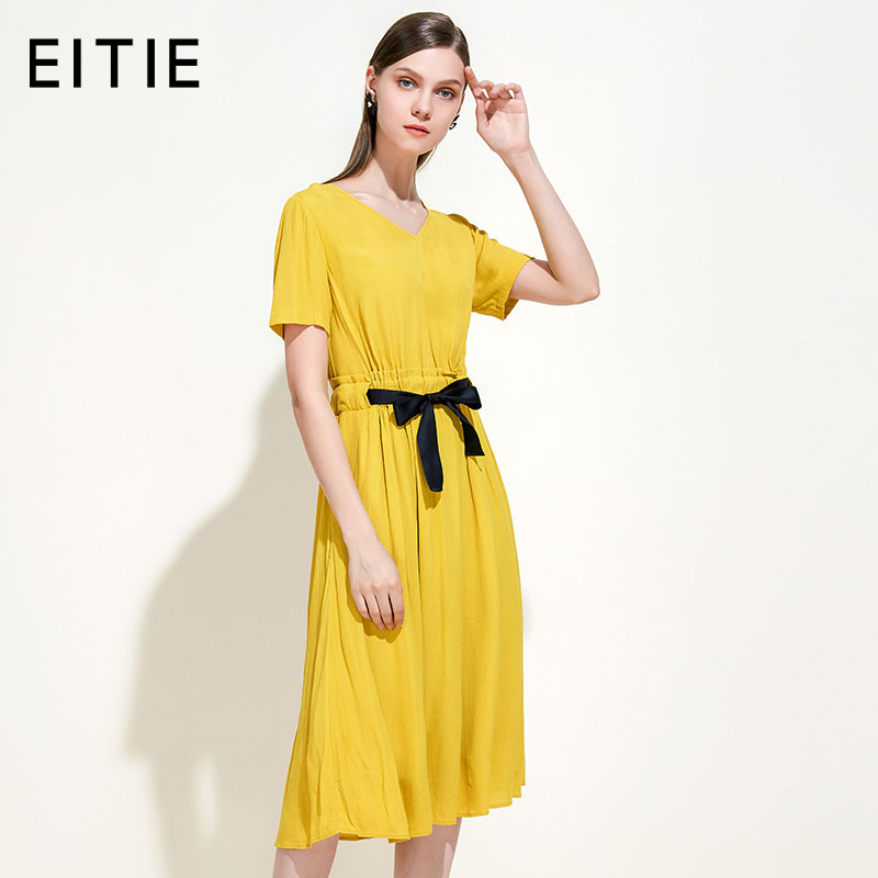 EITIE爱特爱女装夏季新款V领收腰绑带短袖黄色长款过膝连衣裙5707486