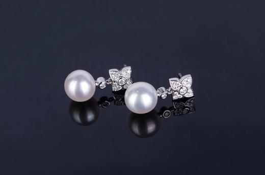 18K金珍珠花瓣两用款耳钉
珍珠12-13mm 商品图3