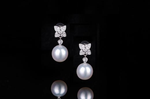 18K金珍珠花瓣两用款耳钉
珍珠12-13mm 商品图2