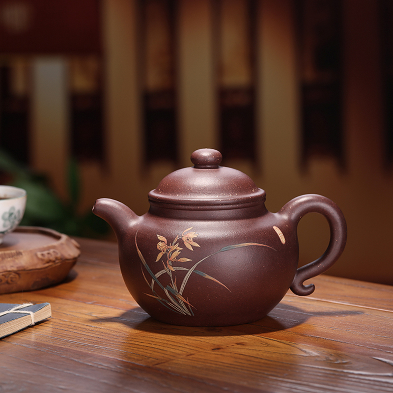 【莲子】 作者：  冯娟（制壶）  褚萍（泥绘）泥料：原矿紫泥 容量：300cc