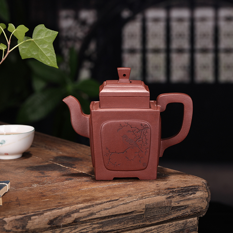 【魁方】 作者：袁徳波  泥料：紫泥  容量：300cc