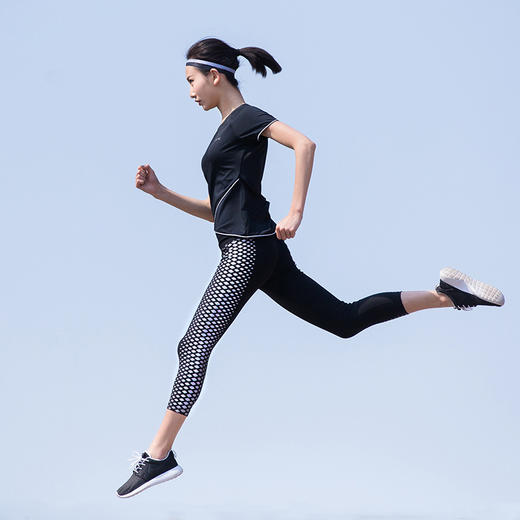 跑步指南  女款运动七分裤 - 弹力紧身，两侧安全反光 商品图2