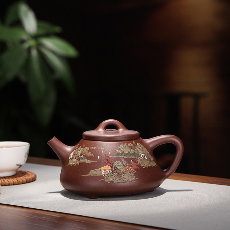 【石瓢】 作者：冯娟（制壶）王龙（泥绘）     泥料：紫泥    容量：230cc