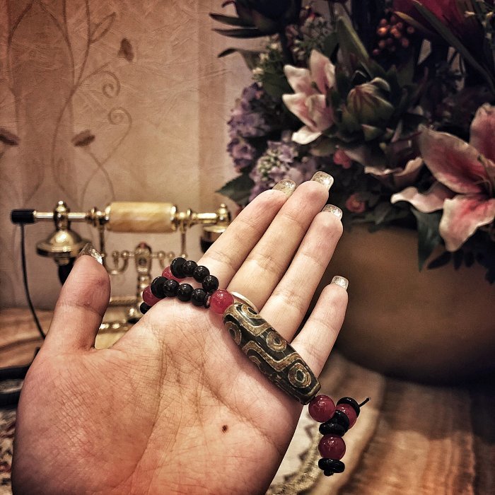 九眼天珠一线明星均有佩戴含权威鉴定证书已开光加持欢迎结缘