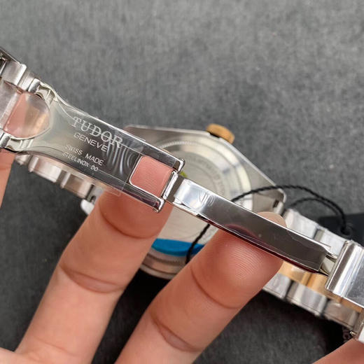 ZF出品 新款间金帝舵 启承系列巴塞尔新品 
【表壳】腕表直径41mm。棱角分明，阳刚大气。从使用CNC数控机床切割铸胚到成形 商品图6