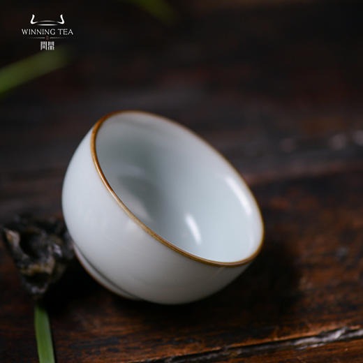 问鼎汝瓷紫金釉经典款月白听泉杯 商品图2