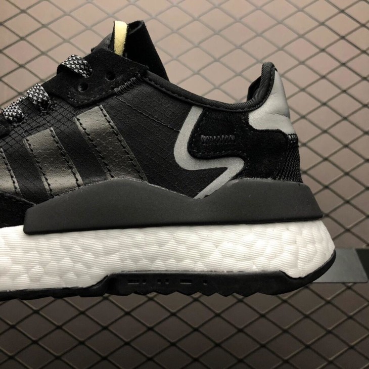 点此购买adidas3m反光夜行者cg5089真爆大底跑步鞋伟