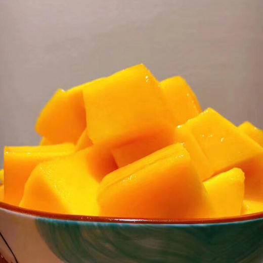 爱文芒，超高颜值，超赞口感，味道浓郁 口感香甜，肉厚核薄，水分超足，唯一一款没有纤维的芒果，非常好吃 商品图4