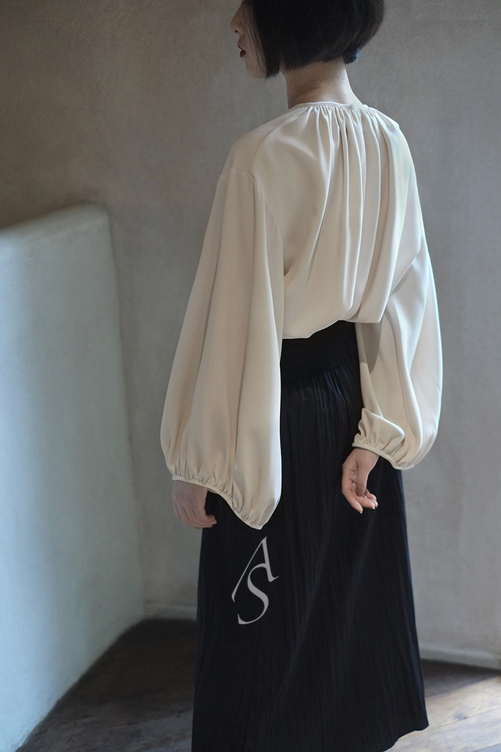 toteme19pfpomerance蓬松袖上衣黑色奶油色