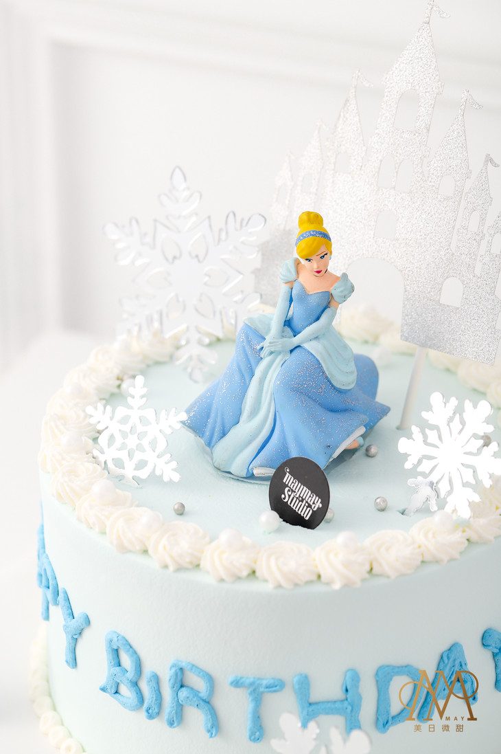 蓝底银色城堡灰姑娘原味戚风奶油水果蛋糕0880