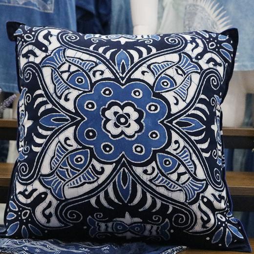 扎染,年年有余蜡染抱枕,纯手工制作 - 张家界钻牛角尖工艺品有限公司