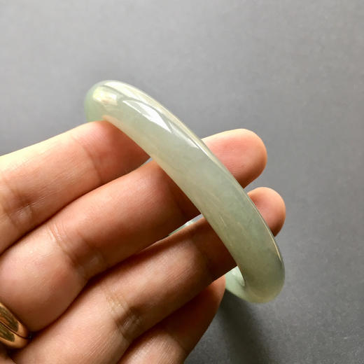 糯冰种淡晴水飘阳绿翡翠圆条手镯56 商品图7
