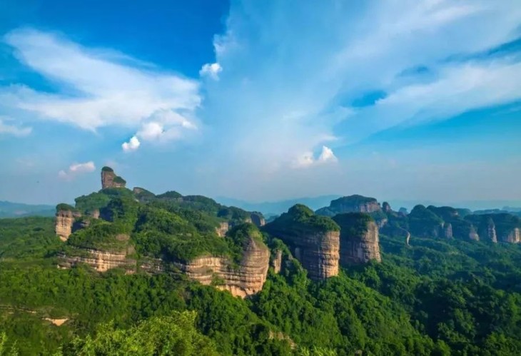 韶关丹霞灵溪伴山而居299元伴山驿居山景房双人自助早餐灵溪门票无限