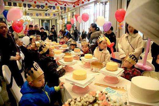 DIY蛋糕，蛋糕有两层新鲜水果夹心，需要提前一天预约，如遇爆满需另约其他时间 商品图1