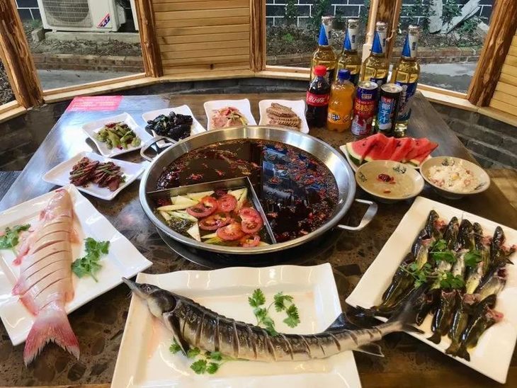 成都塘河湾河鲜自助火锅