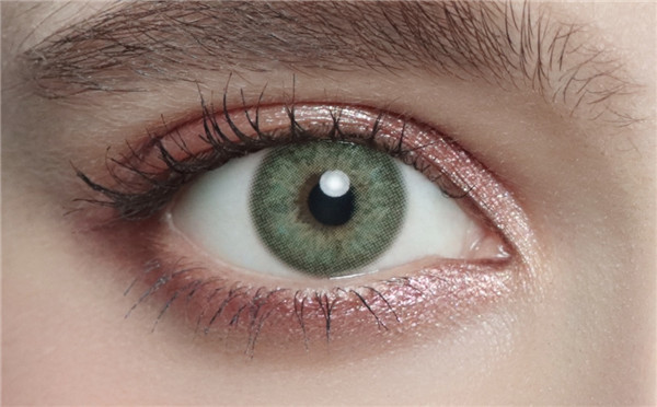 绿色灰色棕色注意:以下部分图片由外模拍摄,外模本身眼睛瞳孔颜色和