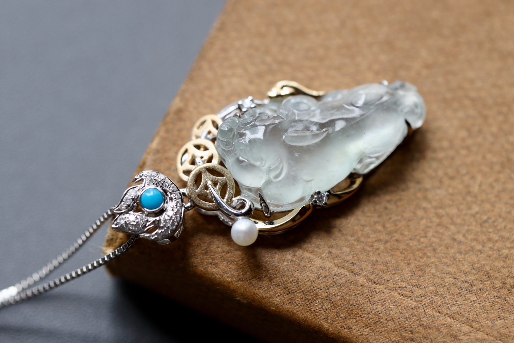 玻璃种翡翠霸王貔貅18k白金钻石镶嵌