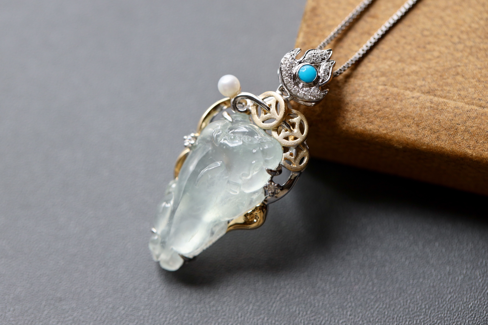 玻璃种翡翠霸王貔貅18k白金钻石镶嵌