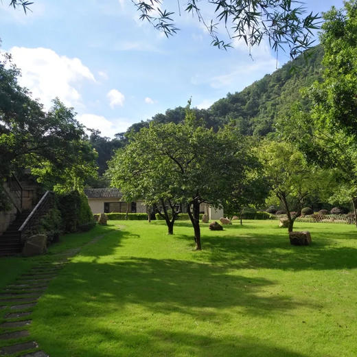 【五一专场~丹霞灵溪】深山藏美景，458元起入住丹霞灵溪明月谷客房+美味早餐+双人大门票+单程缆车/小火车，世外桃园，五一家庭出游首选！（使用日期：2026年5月1日-5月5日） 商品图2