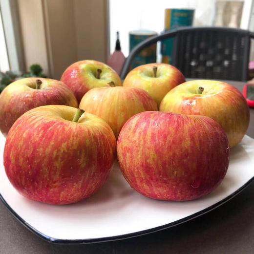 南非牛顿小苹果🍎,特别脆甜多汁 苹果的香甜气味浓郁,超好吃,个头
