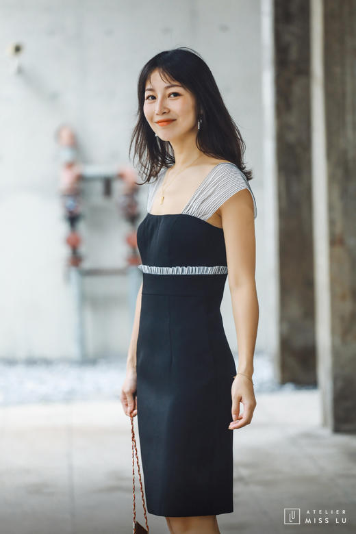 AtelierMissLu / Ashley-光泽黑拼纱肩部两穿连身裙 商品图3