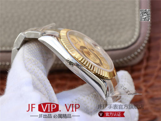 劳力士蚝式恒动SKY-DWELLER这款经典瞩目的腕表专为环球旅行人士而设计，不仅外观设计别开生面，而且是 精湛技术与简易操作的完美结合 商品图6