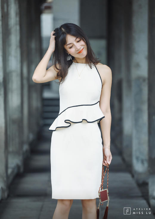 AtelierMissLu / Brenda-珍珠白荷叶边装饰挂脖连身裙 商品图0