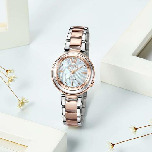 西铁城日本官方正品时尚潮流贝母盘光动能女表EM0335-51D 商品图5