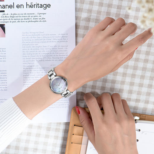 西铁城日本官方正品花语风吟系列贝母盘简约光动能女表EM0530-81D 商品图2