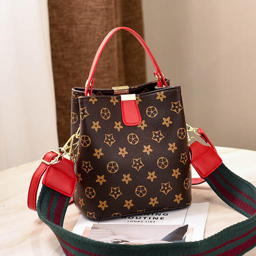 新款单肩包印花水桶包百搭时尚大容量手提包 商品图5