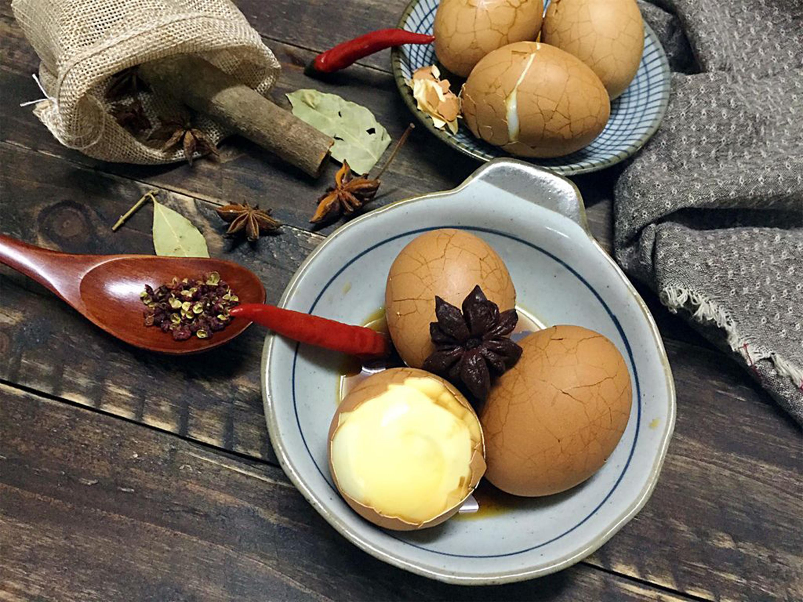 茶叶蛋 / 白煮蛋