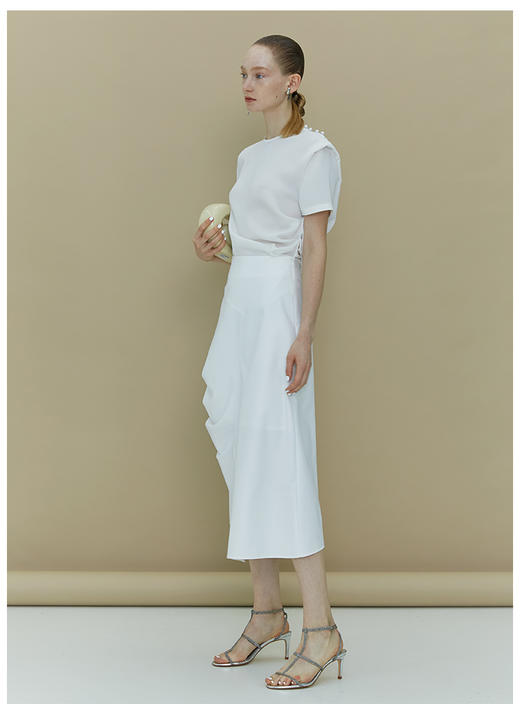 YIRANTIAN 白色对称褶皱上衣 YRT19SS-T04WH-LH 商品图1