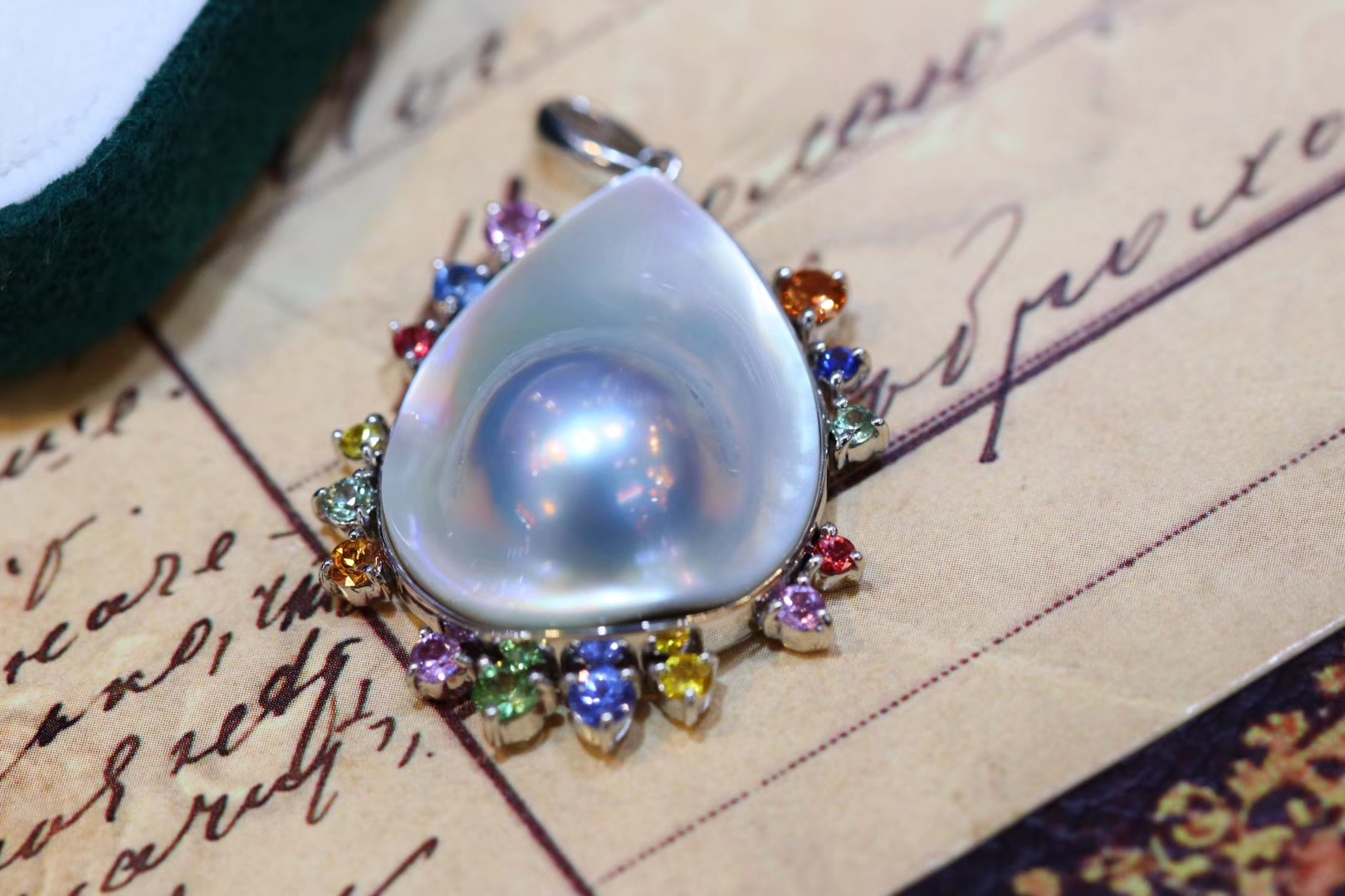 不可定制天然马贝吊坠