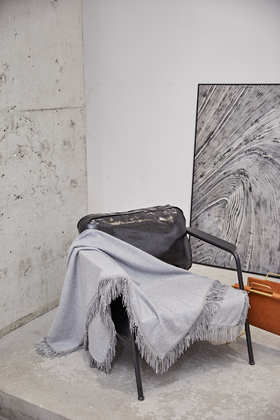  水波纹皮穗方披毯 SJF18P621A