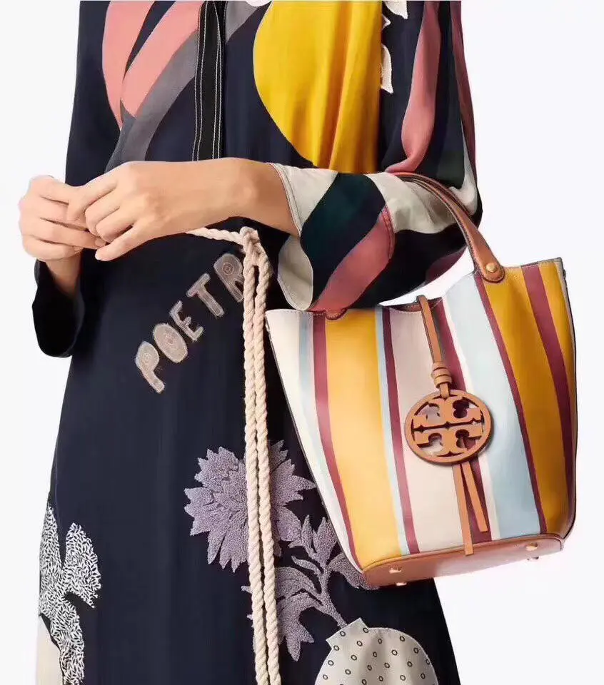 Tory Burch Miller Stripe Bucket Bag | carlosluzardo.com.br